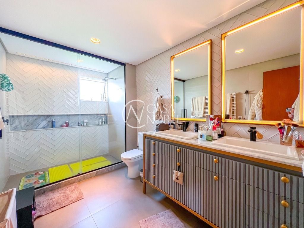 Apartamento à venda com 3 quartos, 268m², 3 vagas, Engenheiro Álvaro Nunes Pereira no bairro Moinhos de Vento em Porto Alegre