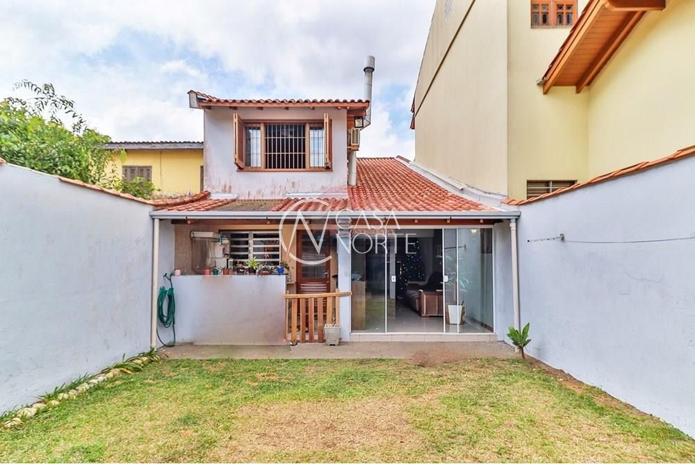 Casa à venda com 2 quartos, 166m², 2 vagas, Rua Souza Lobo no bairro Vila Jardim em Porto Alegre