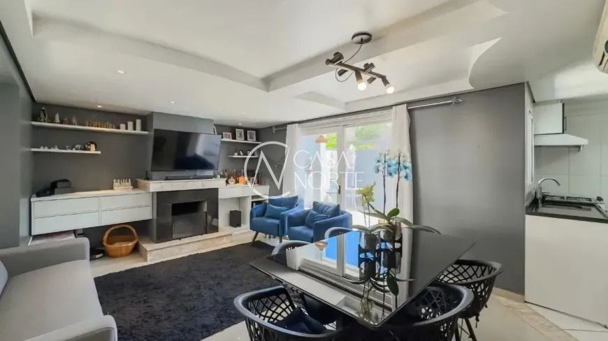 Casa de Condomínio à venda com 4 quartos, 248m², 1 suíte, 2 vagas, Rua Conde da Figueira no bairro Chácara das Pedras em Porto Alegre