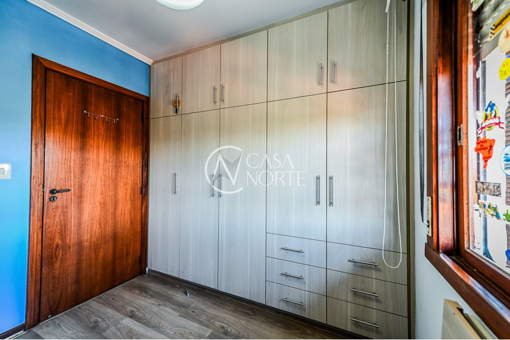 Casa de Condomínio à venda com 3 quartos, 106m², 1 suíte, 2 vagas, Avenida Eduardo Prado no bairro Cavalhada em Porto Alegre