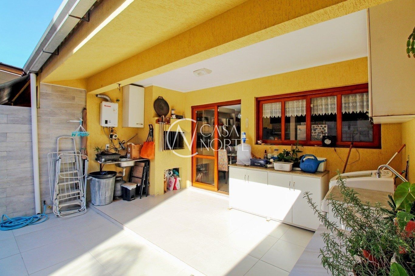 Casa à venda com 3 quartos, 285m², 1 suíte, 3 vagas, Rua Alberto Silva no bairro Vila Ipiranga em Porto Alegre