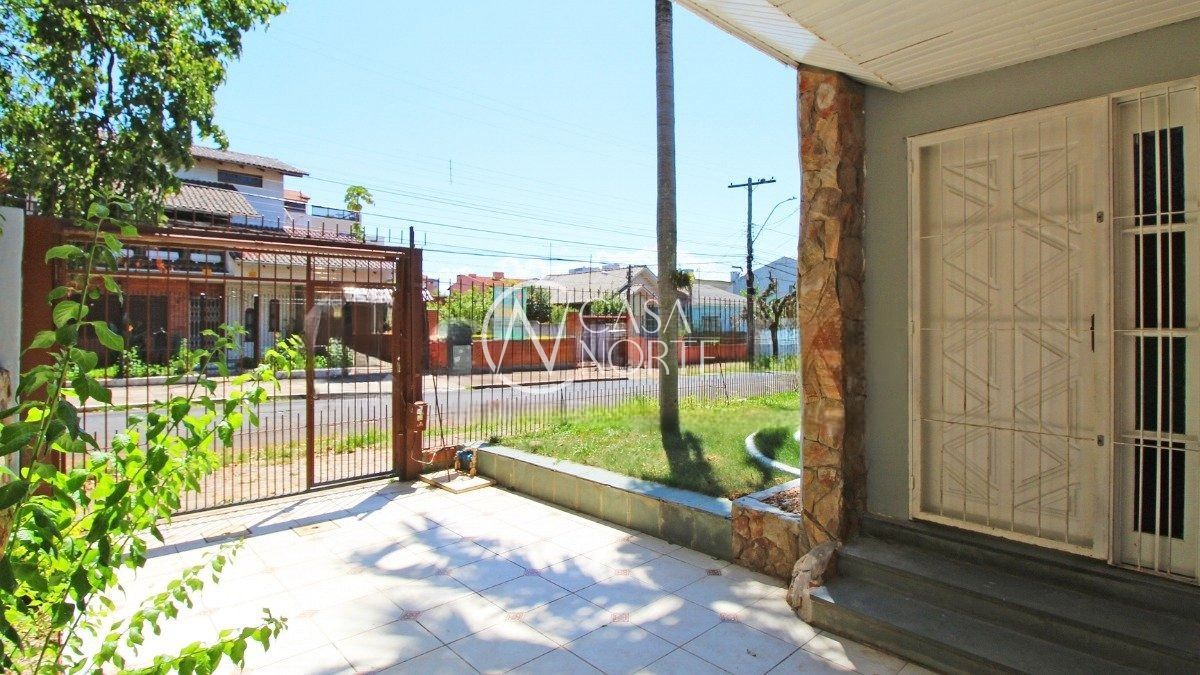 Casa à venda com 4 quartos, 220m², 1 suíte, 5 vagas, Rua Doutor Alberto Albertini no bairro São Sebastião em Porto Alegre