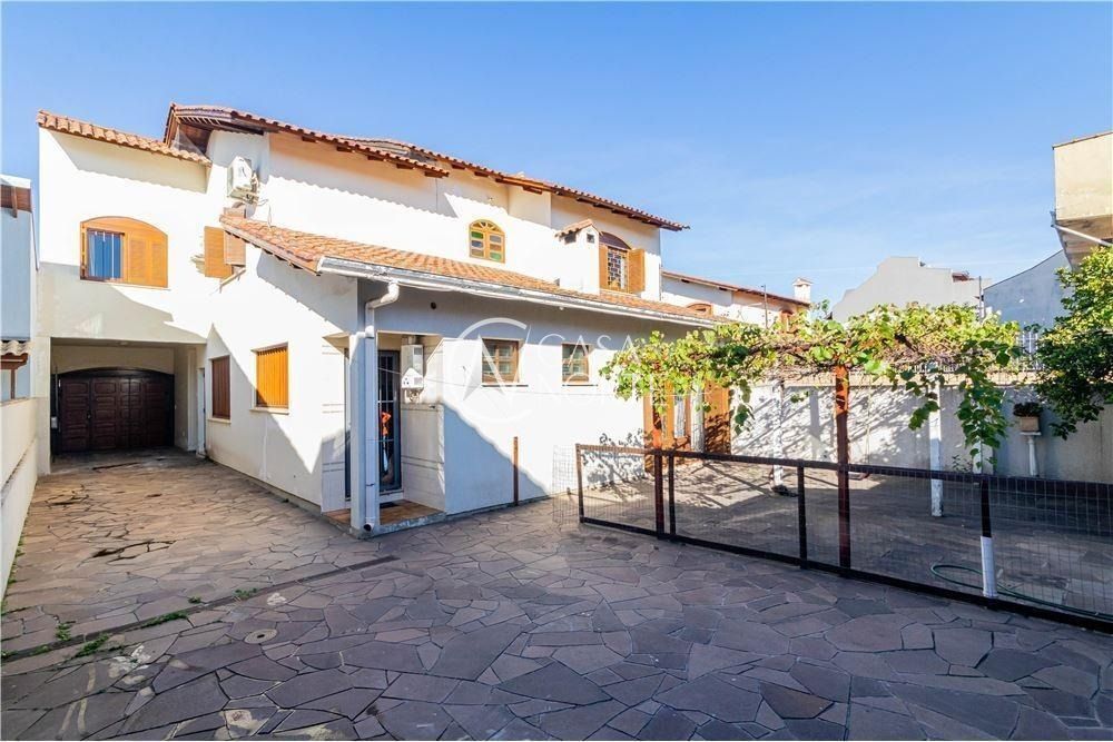 Casa à venda com 4 quartos, 293m², 1 suíte, 3 vagas, Rua Paulo Blaschke no bairro Jardim Itu em Porto Alegre