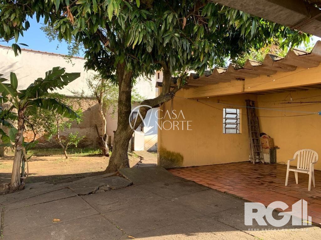 Casa à venda com 3 quartos, 387m², 2 vagas, Avenida Assis Brasil no bairro Passo da Areia em Porto Alegre
