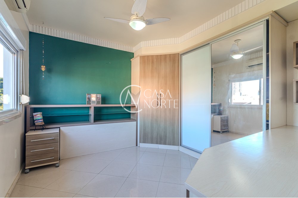 Casa à venda com 3 quartos, 369m², 1 suíte, 10 vagas, Cerro Azul no bairro Santa Maria Goretti em Porto Alegre