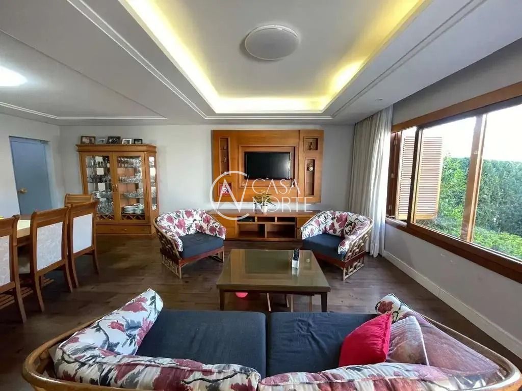 Casa à venda com 3 quartos, 143m², 1 suíte, 3 vagas, Rua Vitório Francisco Giordani no bairro Jardim Planalto em Porto Alegre