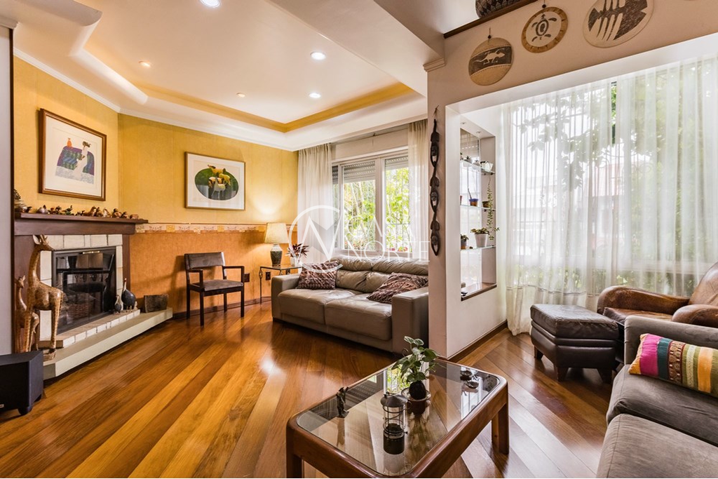 Casa à venda com 3 quartos, 212m², 1 suíte, 2 vagas, Ivan Iglésias no bairro Jardim Sabará em Porto Alegre