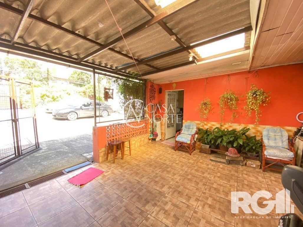 Casa à venda com 3 quartos, 100m², 1 suíte, 6 vagas, Rua Ana Aurora do Amaral Lisboa no bairro Passo das Pedras em Porto Alegre