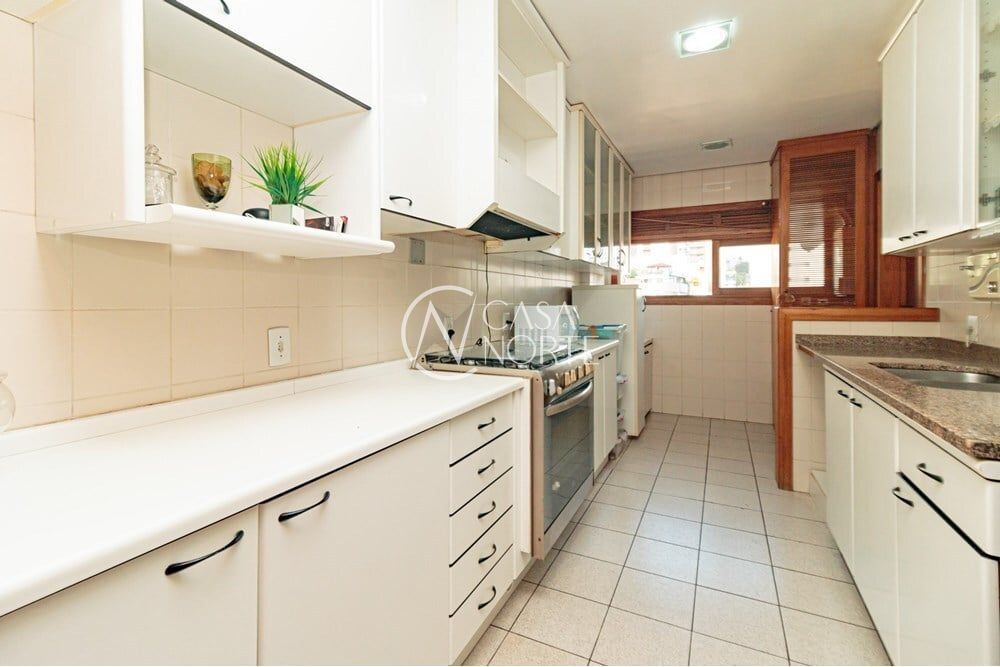 Cobertura à venda com 3 quartos, 290m², 1 suíte, 3 vagas, Dona Laura no bairro Moinhos de Vento em Porto Alegre