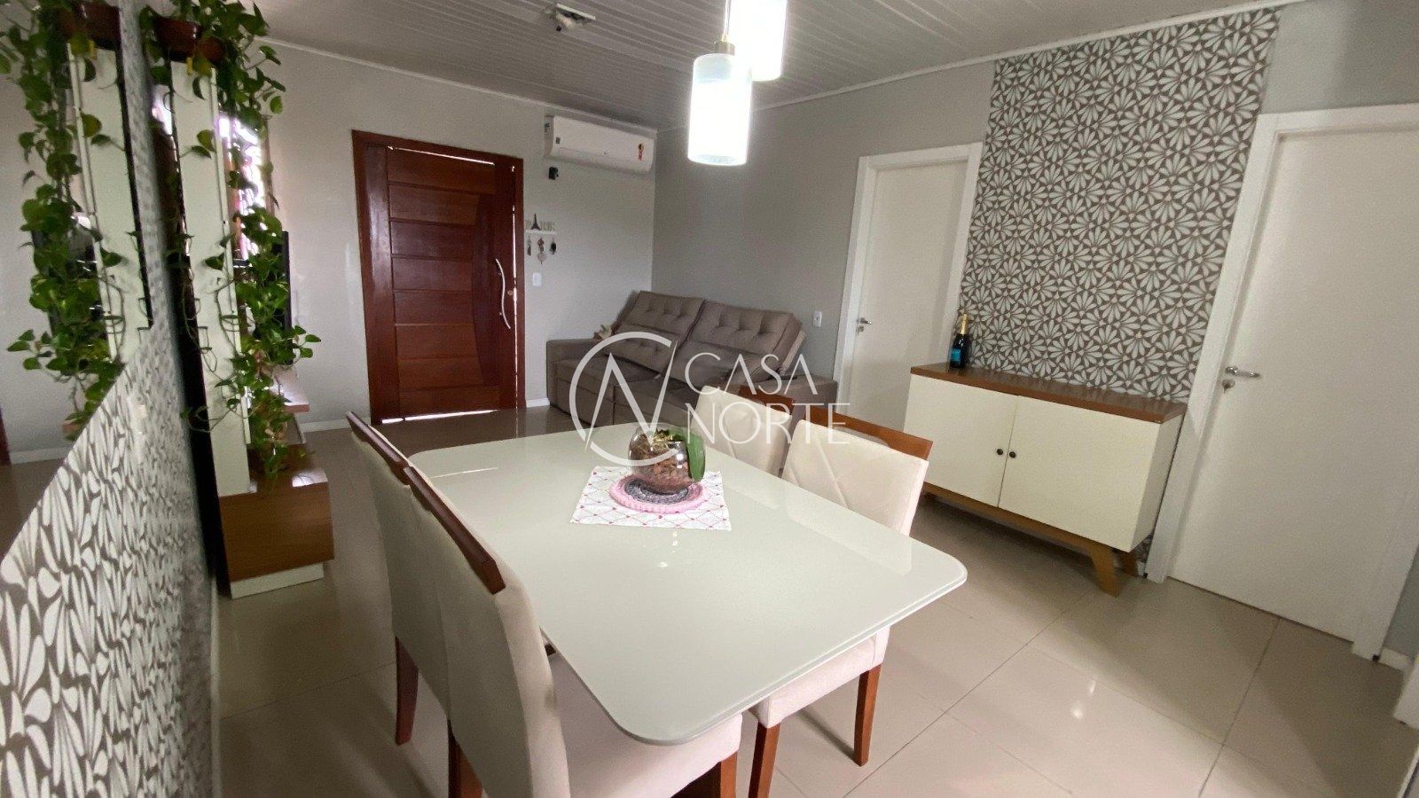 Casa à venda com 2 quartos, 126m², 3 vagas, Rua Osvaldo Franca Júnior no bairro Mário Quintana em Porto Alegre