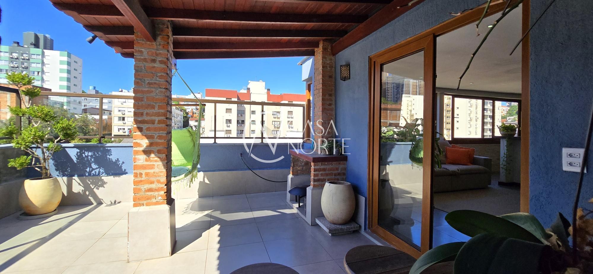 Cobertura à venda com 2 quartos, 131m², 1 suíte, 1 vaga, Avenida Cristóvão Colombo no bairro Higienópolis em Porto Alegre