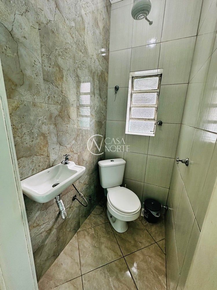 Casa à venda com 4 quartos, 278m², 10 vagas, Rua Comendador Coruja no bairro Floresta em Porto Alegre