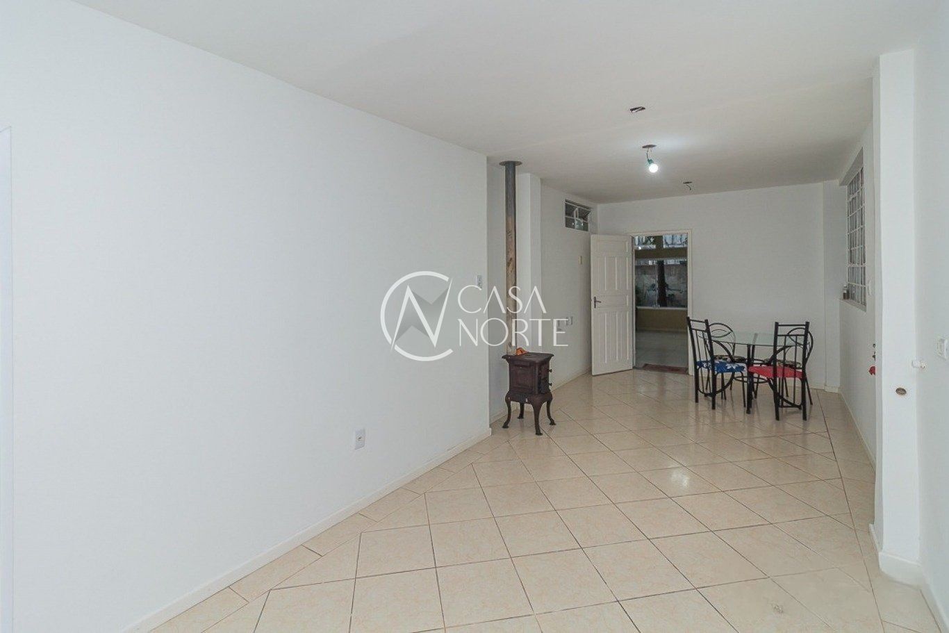 Casa à venda com 3 quartos, 307m², 1 suíte, 2 vagas, Rua Frederico Mentz no bairro Navegantes em Porto Alegre