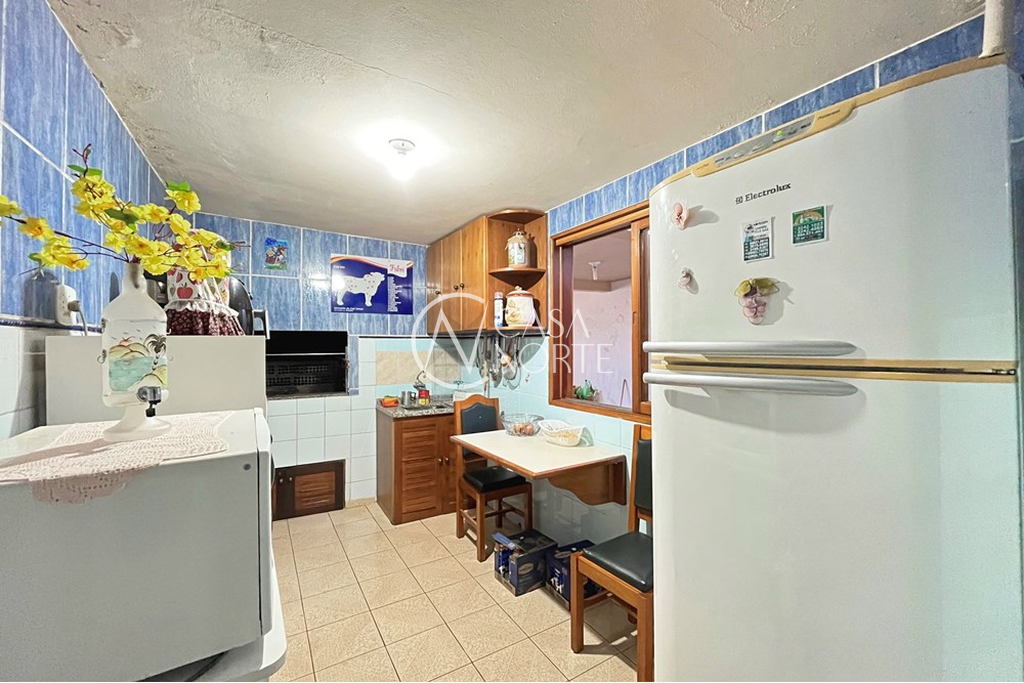 Casa à venda com 2 quartos, 263m², 1 vaga, Rua Oswaldo Goidanich no bairro Vila Nova em Porto Alegre