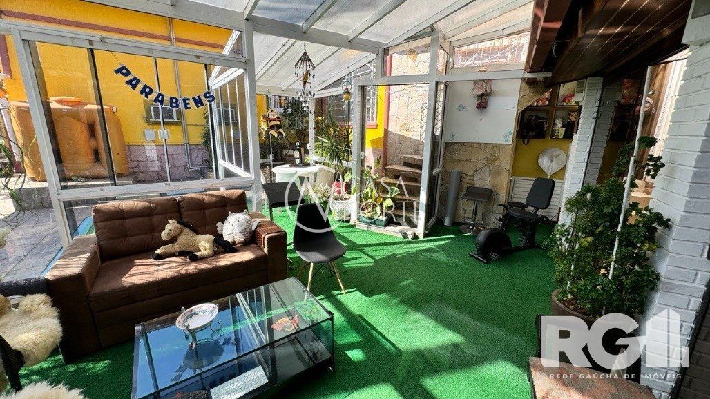 Casa à venda com 3 quartos, 300m², 4 vagas, Rua Somália no bairro Vila Ipiranga em Porto Alegre