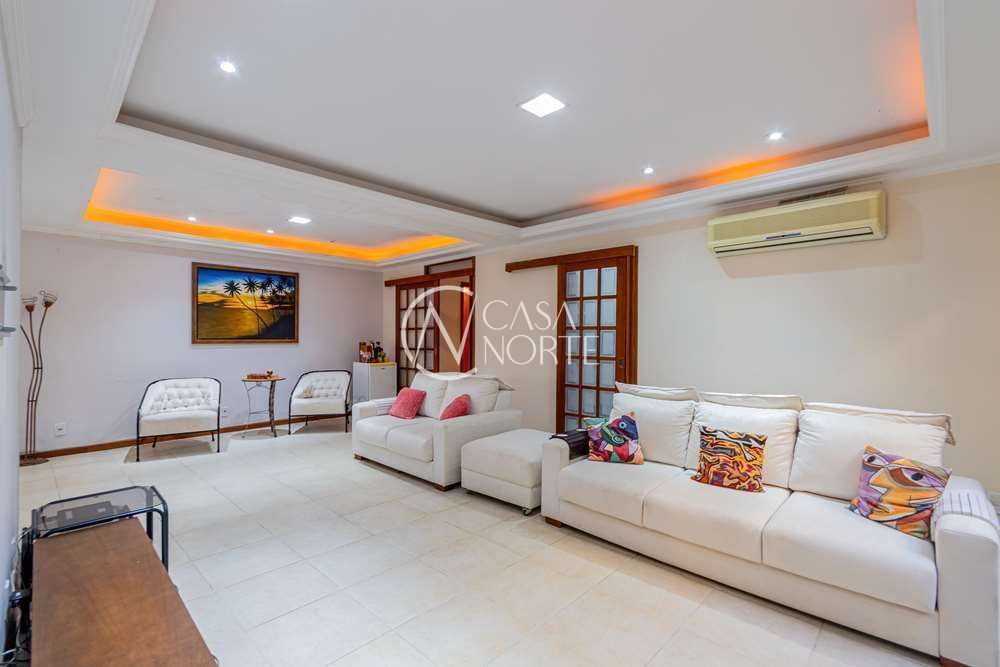 Casa à venda com 6 quartos, 374m², 6 vagas, Sargento Nicolau Dias de Farias no bairro Tristeza em Porto Alegre
