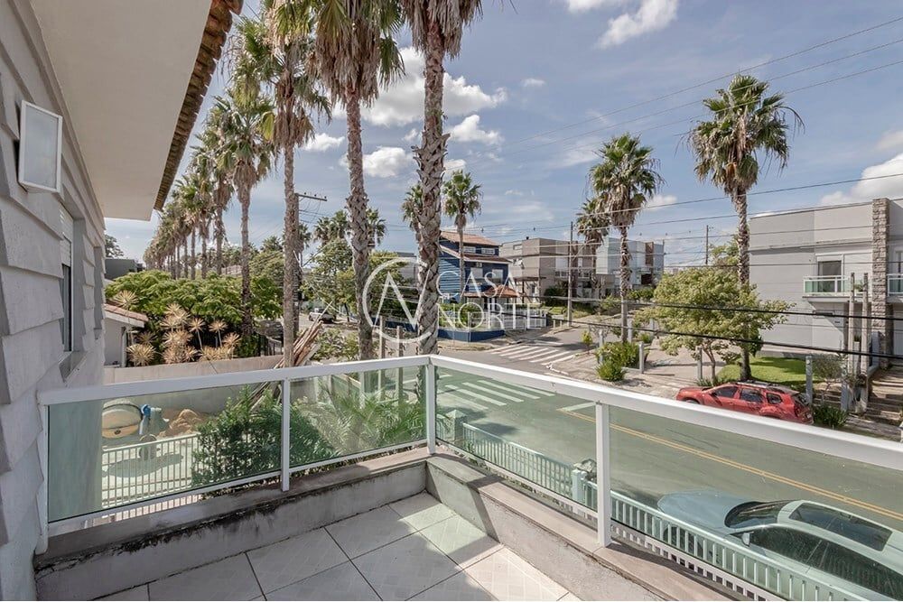 Casa à venda com 4 quartos, 132m², 2 suítes, 2 vagas, Rua Chácara das Nascentes no bairro Lomba do Pinheiro em Porto Alegre