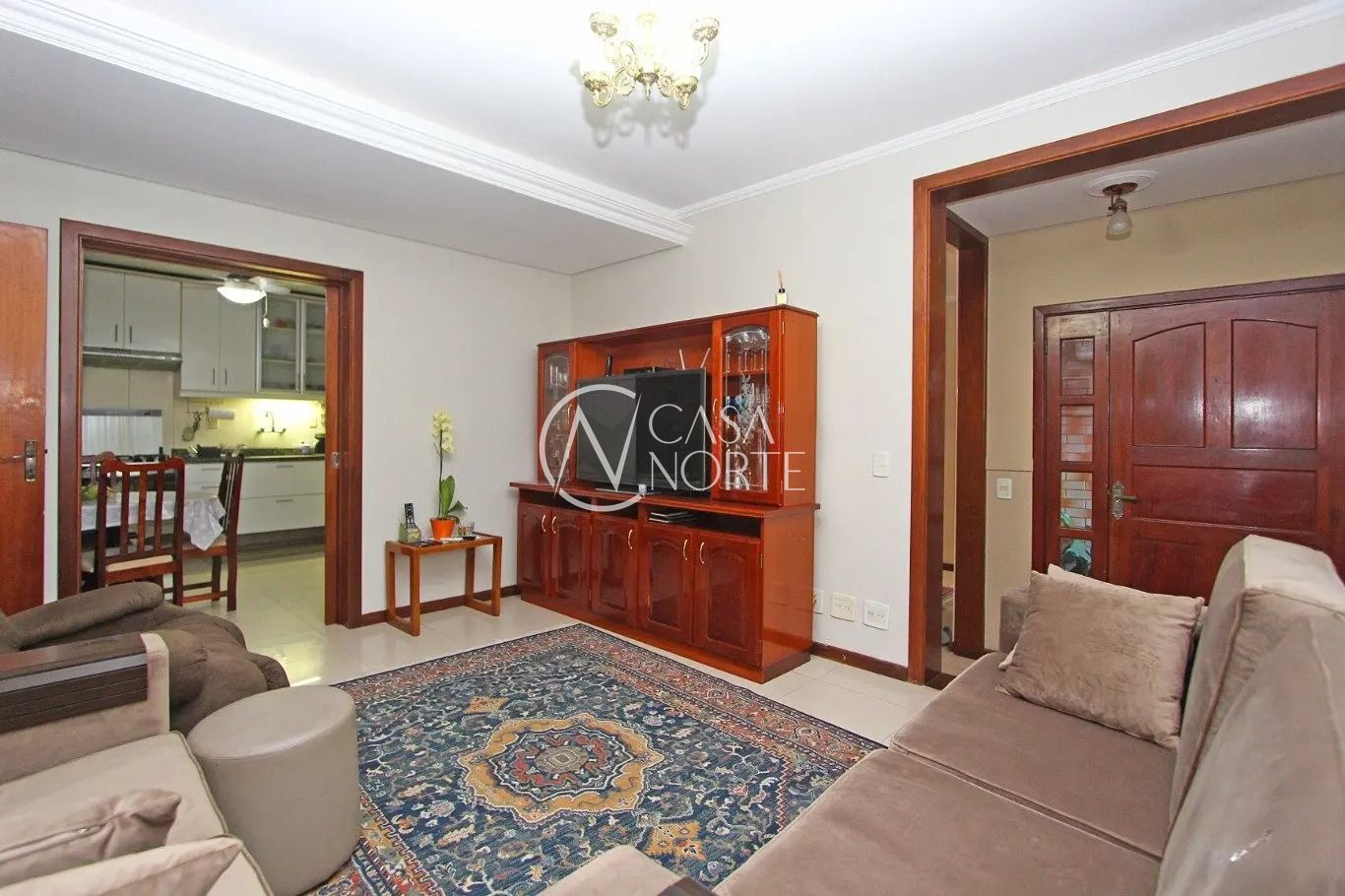 Casa à venda com 5 quartos, 192m², 2 suítes, 5 vagas, Rua Roque Calage no bairro Passo da Areia em Porto Alegre