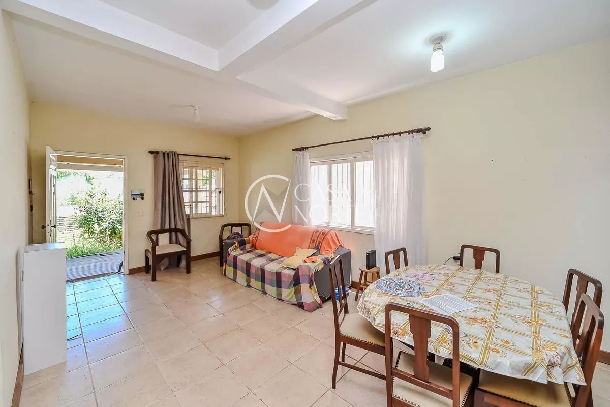 Casa à venda com 4 quartos, 197m², 1 suíte, 4 vagas, Rua Doutor Paulino Guerra no bairro Jardim Itu em Porto Alegre