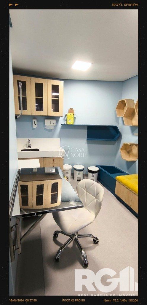 Sala Comercial à venda , 158m², Rua Professor Cristiano Fischer no bairro Jardim do Salso em Porto Alegre