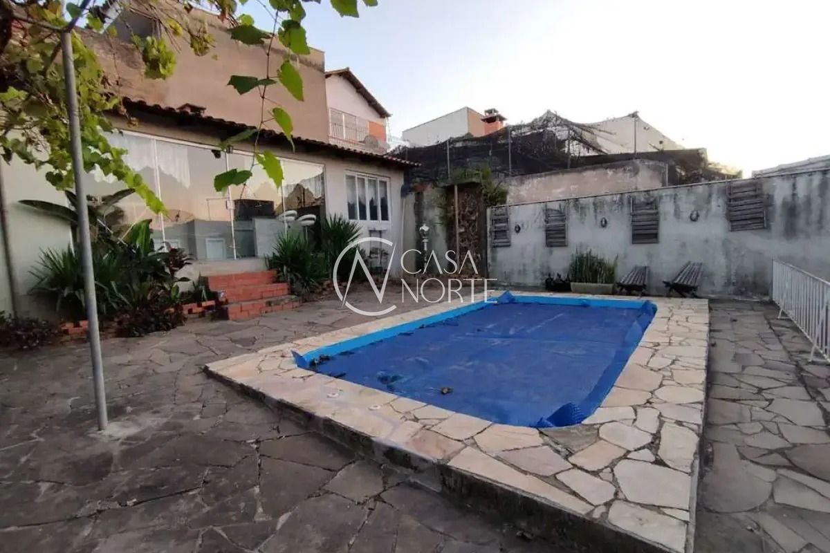 Casa à venda com 3 quartos, 182m², 1 suíte, 2 vagas, Rua Vital Brasil no bairro Jardim Sabará em Porto Alegre