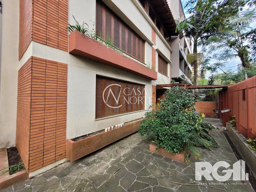 Casa à venda com 8 quartos, 724m², 5 suítes, 6 vagas, Avenida Palmeira no bairro Petrópolis em Porto Alegre