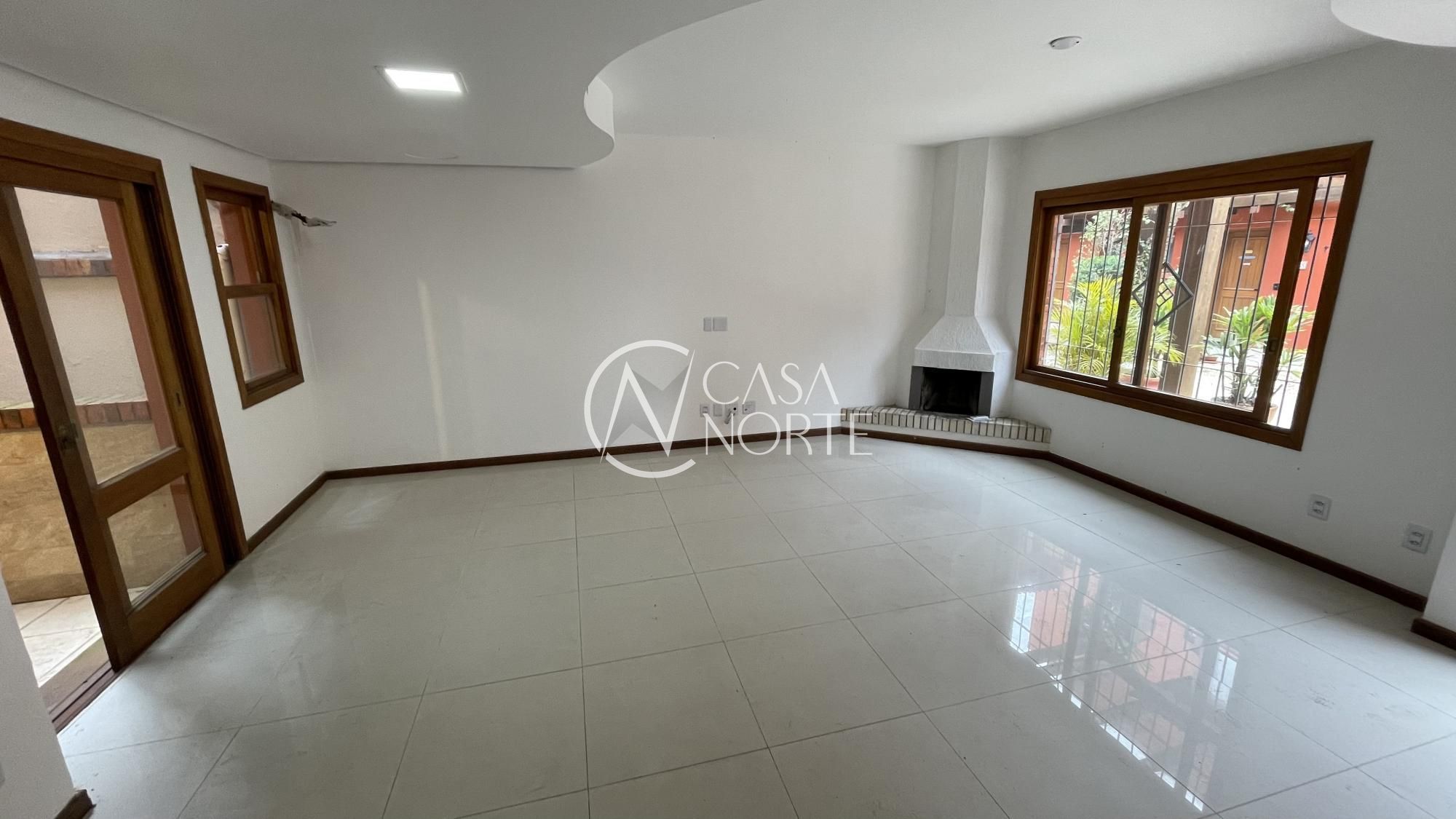 Casa de Condomínio à venda com 4 quartos, 272m², 1 suíte, 2 vagas, Rua Tremembé no bairro Chácara das Pedras em Porto Alegre