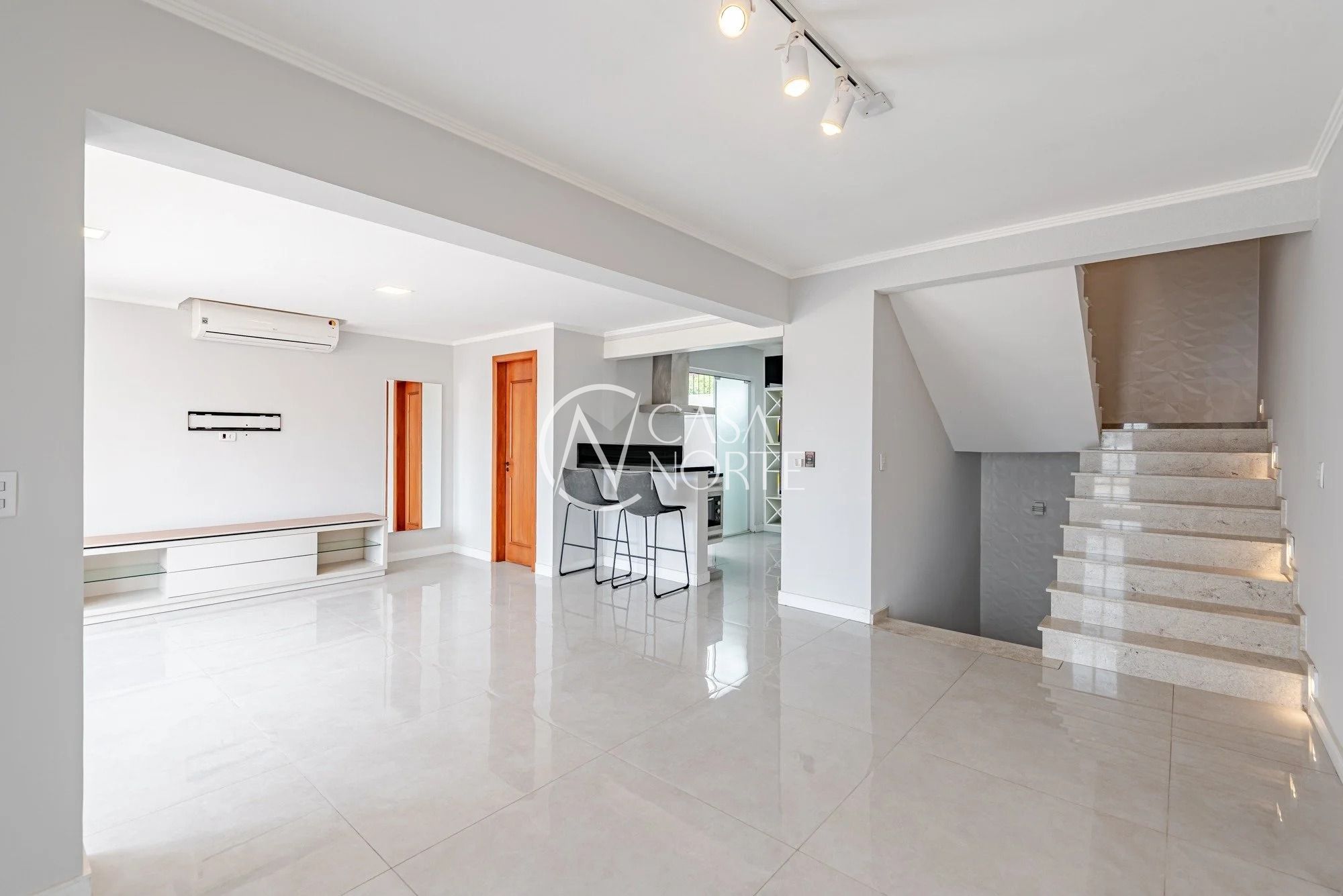 Casa de Condomínio à venda com 3 quartos, 214m², 1 suíte, 3 vagas, Avenida Jacuí no bairro Cristal em Porto Alegre