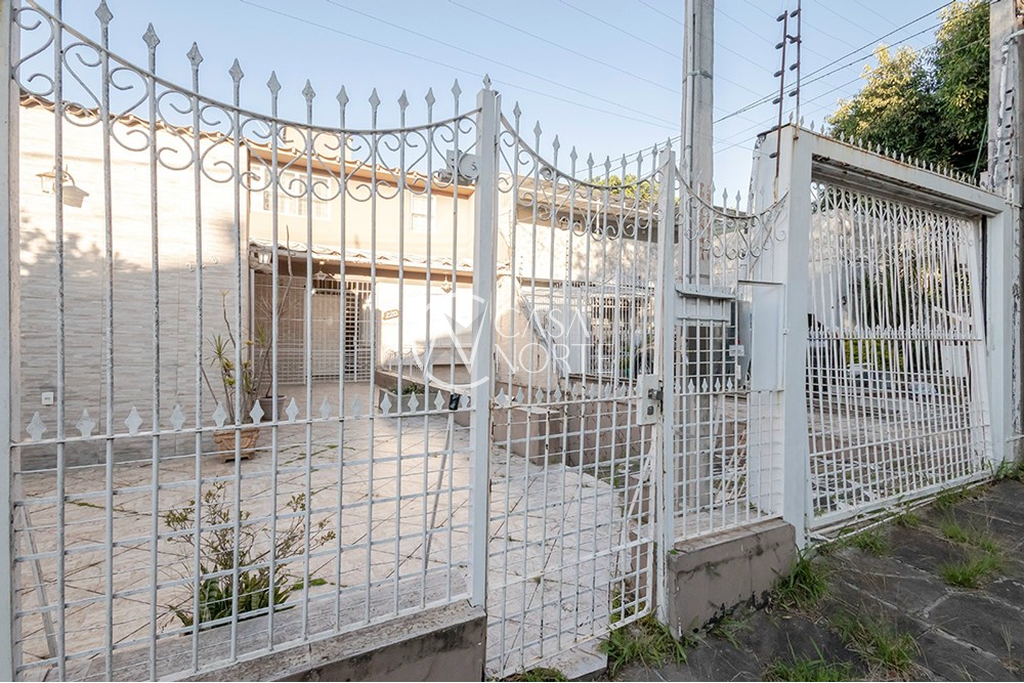 Casa à venda com 3 quartos, 300m², 1 suíte, 3 vagas, Cláudio Manoel da Costa no bairro Jardim Sabará em Porto Alegre