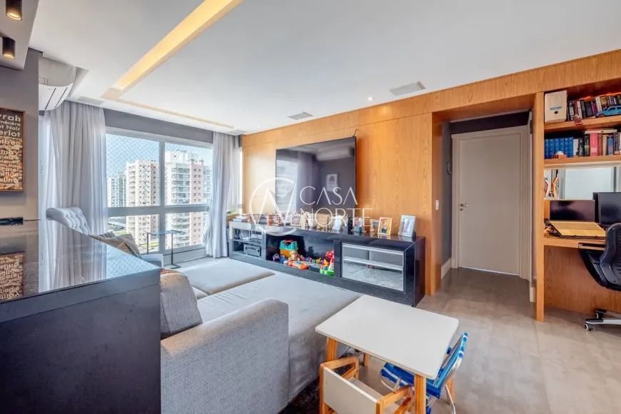 Apartamento à venda com 3 quartos, 161m², 1 suíte, 3 vagas, Rua Bezerra de Menezes no bairro Passo da Areia em Porto Alegre
