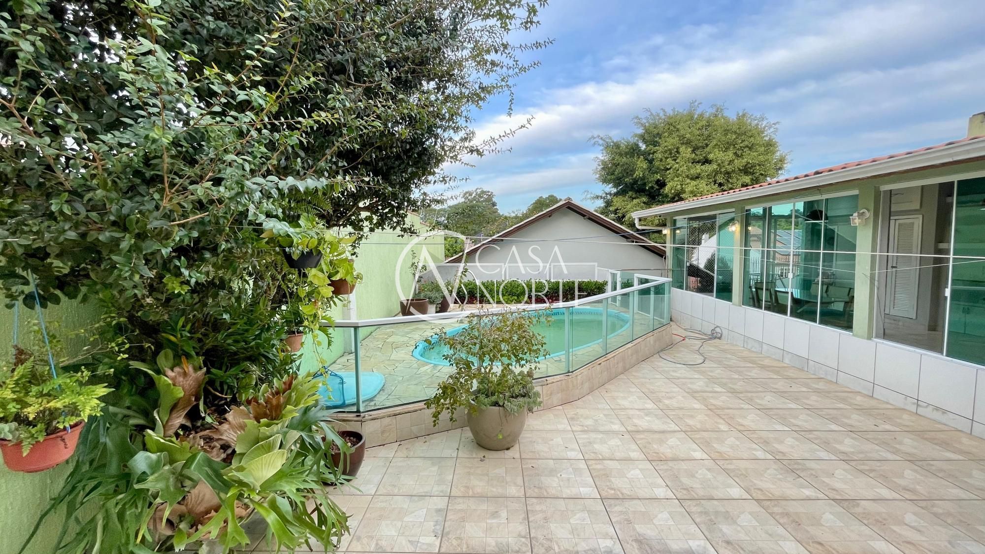 Casa à venda com 3 quartos, 388m², 1 suíte, 3 vagas, Avenida Benno Mentz no bairro Vila Ipiranga em Porto Alegre