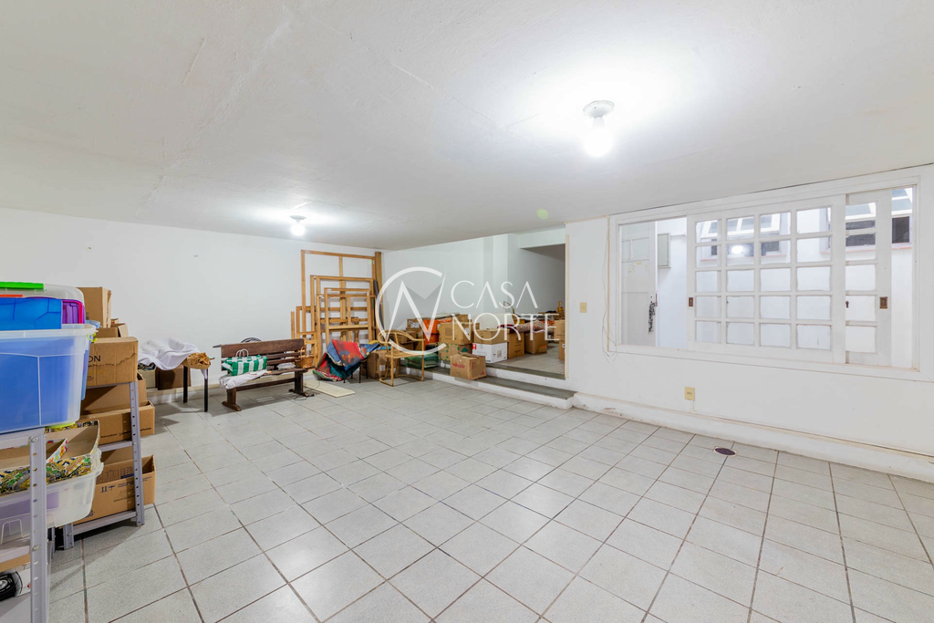 Casa de Condomínio à venda com 3 quartos, 222m², 1 suíte, 3 vagas, Rua Engenheiro Ildefonso Simões Lopes no bairro Três Figueiras em Porto Alegre