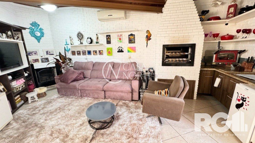 Casa à venda com 3 quartos, 300m², 4 vagas, Rua Somália no bairro Vila Ipiranga em Porto Alegre
