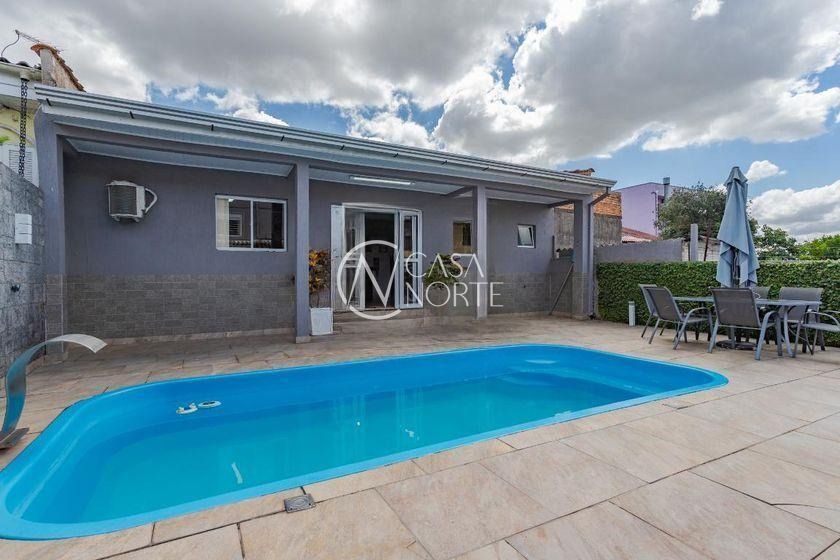Casa à venda com 3 quartos, 220m², 3 vagas, Rua Francelício Porto no bairro Jardim Sabará em Porto Alegre