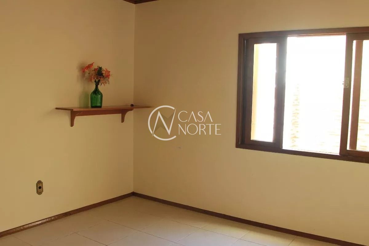 Casa à venda com 3 quartos, 366m², 1 suíte, 3 vagas, Travessa Pedro Raupp no bairro Jardim Itu em Porto Alegre