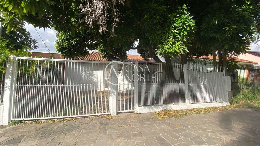 Casa à venda com 2 quartos, 189m², 1 suíte, 2 vagas, Sargento Nicolau Dias de Farias no bairro Tristeza em Porto Alegre