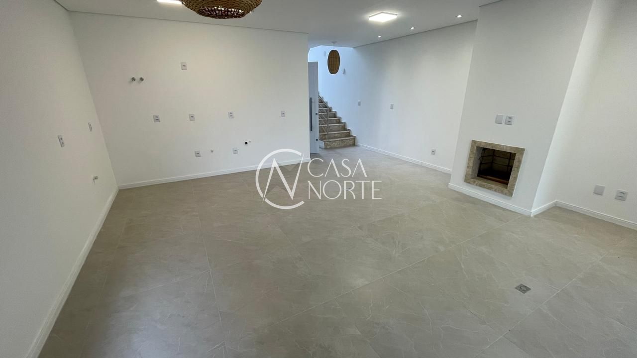 Casa de Condomínio à venda com 3 quartos, 156m², 1 suíte, 2 vagas, Rua Madre Clara no bairro Mário Quintana em Porto Alegre
