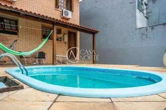 Casa à venda com 3 quartos, 180m², 1 suíte, 6 vagas, Rua Luís Lederman no bairro Morro Santana em Porto Alegre