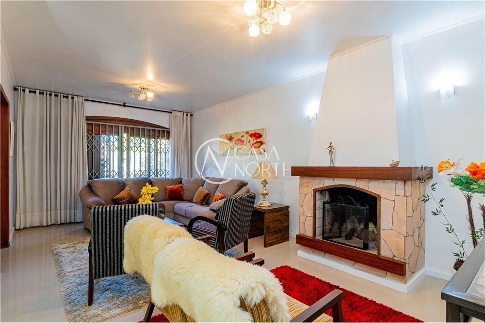 Casa à venda com 4 quartos, 293m², 1 suíte, 3 vagas, Rua Paulo Blaschke no bairro Jardim Itu em Porto Alegre