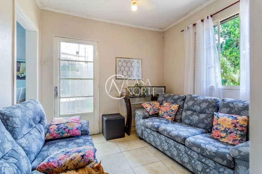 Casa à venda com 3 quartos, 90m², 2 vagas, Rua Augusto Attílio Giordani no bairro São Sebastião em Porto Alegre