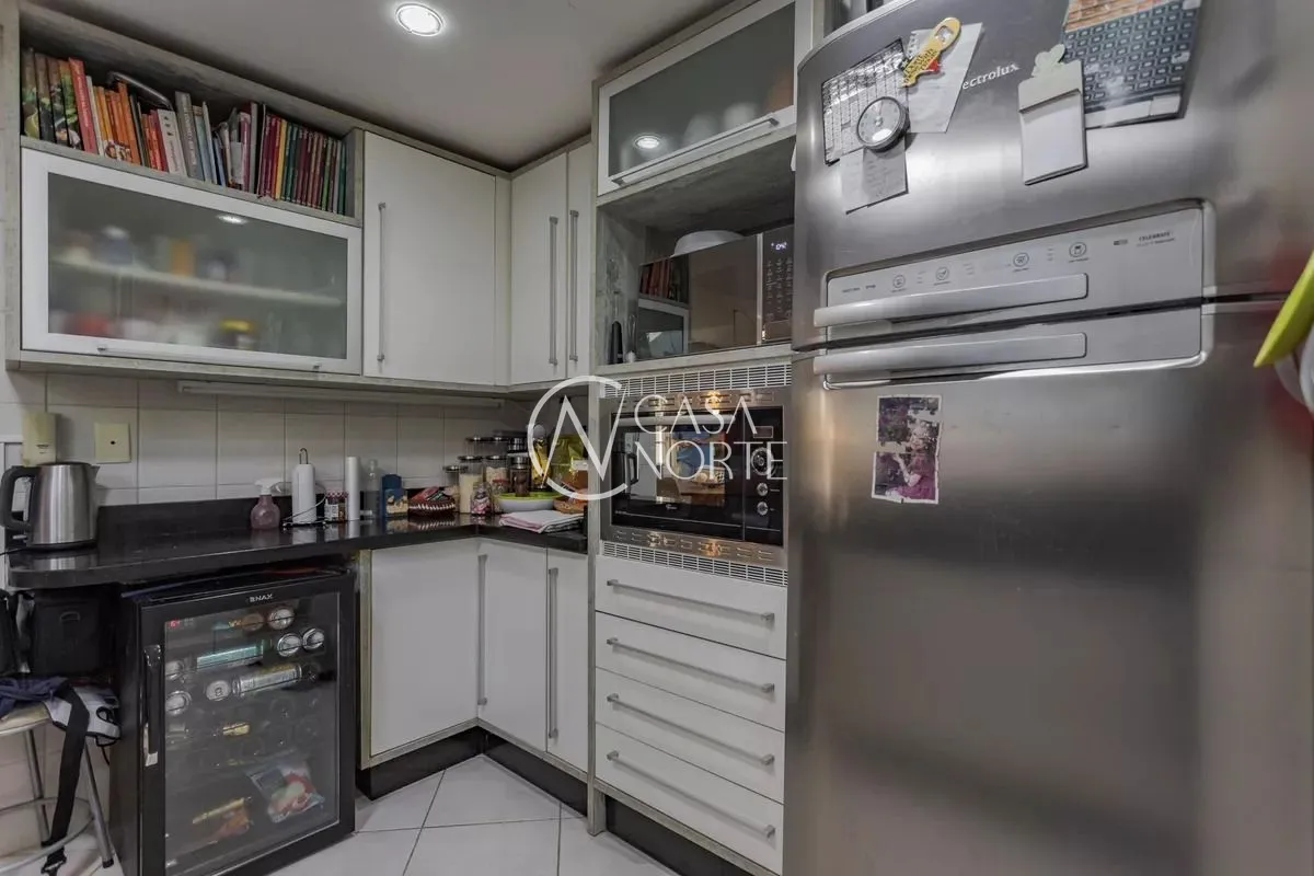 Casa de Condomínio à venda com 3 quartos, 250m², 1 suíte, 2 vagas, Rua Conde da Figueira no bairro Chácara das Pedras em Porto Alegre