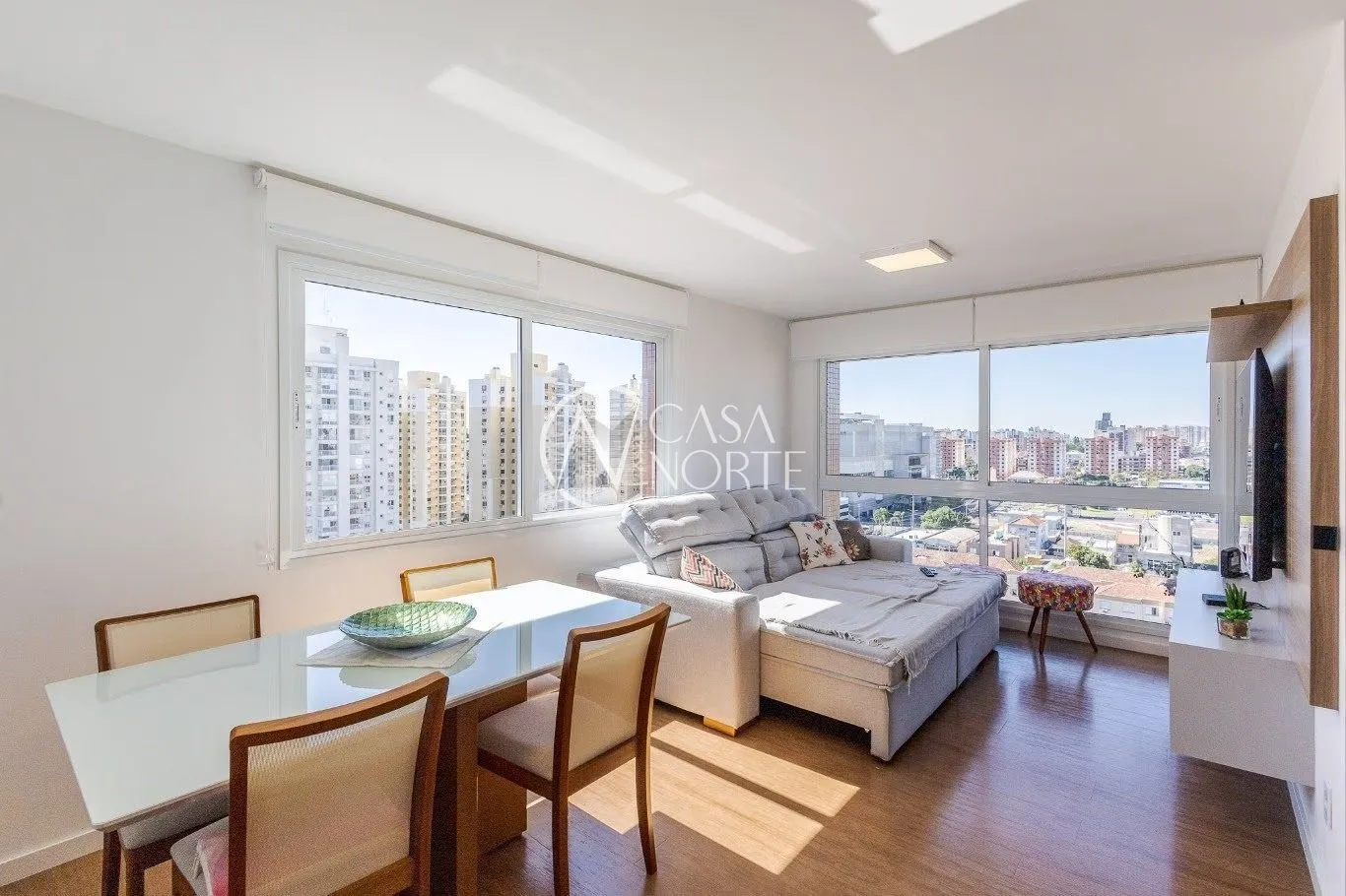 Apartamento à venda com 3 quartos, 94m², 3 suítes, 2 vagas, Rua Roque Calage no bairro Passo da Areia em Porto Alegre