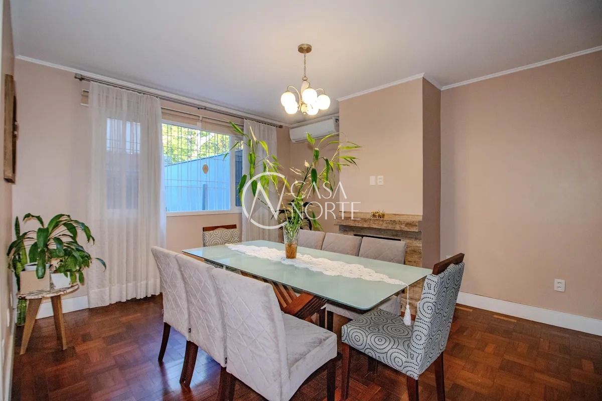 Casa à venda com 5 quartos, 220m², 1 suíte, 4 vagas, Rua Monte Bonito no bairro Jardim Lindóia em Porto Alegre