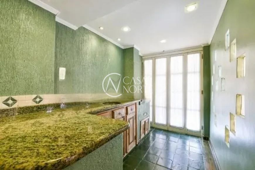 Casa à venda com 3 quartos, 230m², 1 suíte, 2 vagas, Rua Machado de Assis no bairro Jardim Botânico em Porto Alegre