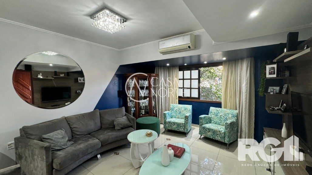 Casa à venda com 3 quartos, 130m², 1 suíte, 2 vagas, Rua Jornal o Povo no bairro Jardim Itu em Porto Alegre