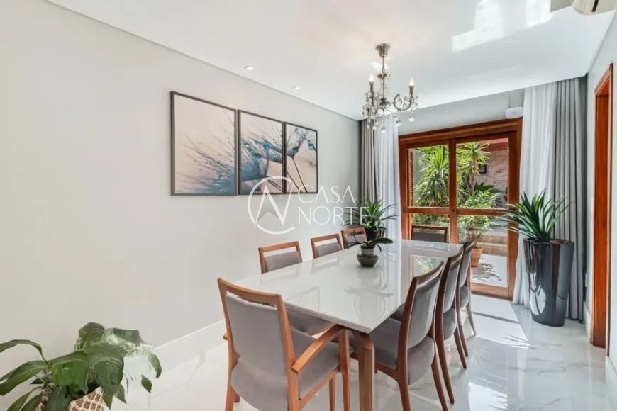 Casa à venda com 3 quartos, 319m², 2 suítes, 3 vagas, Rua Amaragi no bairro Cristo Redentor em Porto Alegre