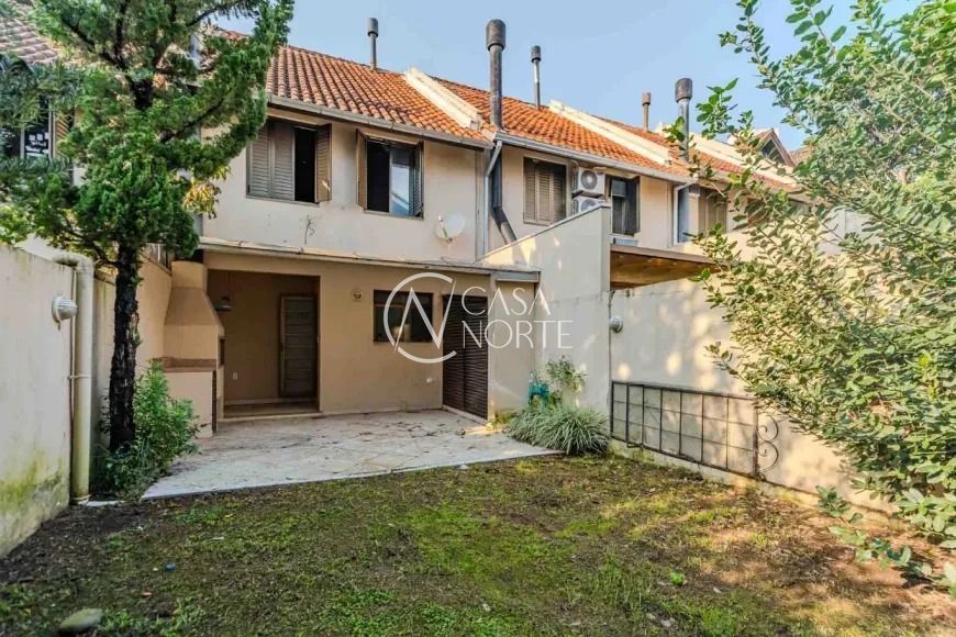 Casa de Condomínio à venda com 3 quartos, 106m², 1 suíte, 2 vagas, Rua Manoel Lopes Meirelles no bairro Jardim Itu-Sabará em Porto Alegre