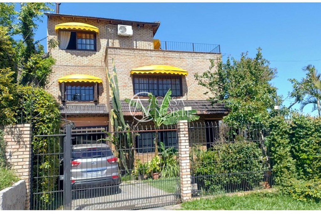 Casa à venda com 4 quartos, 231m², 1 suíte, 3 vagas, Rua Arapei no bairro Cristal em Porto Alegre