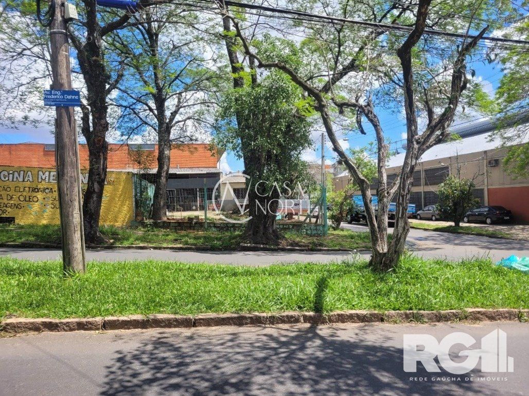 Terreno à venda  com 280m², Rua Engenheiro Frederico Dahne no bairro Sarandi em Porto Alegre
