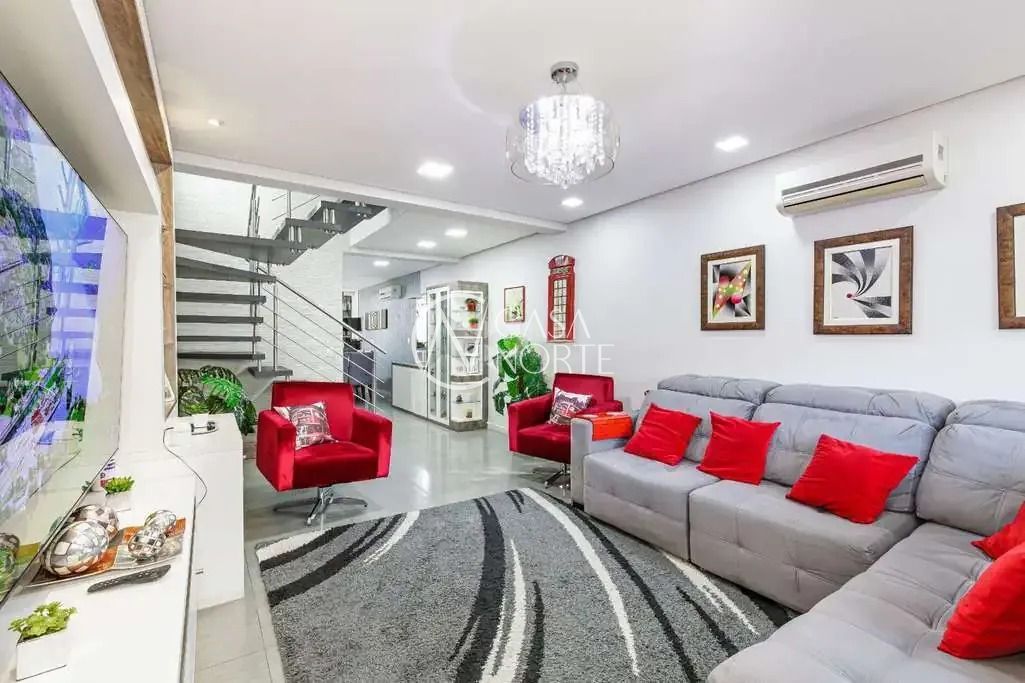 Casa à venda com 3 quartos, 155m², 1 suíte, 2 vagas, Rua Bartolomeu Dias no bairro Jardim Planalto em Porto Alegre